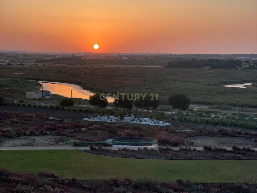 Apartamento T2 Exclusivo com Vista Mar – Totalmente Mobilado e Equipado - Armação de Pêra - Algarve - Image 20