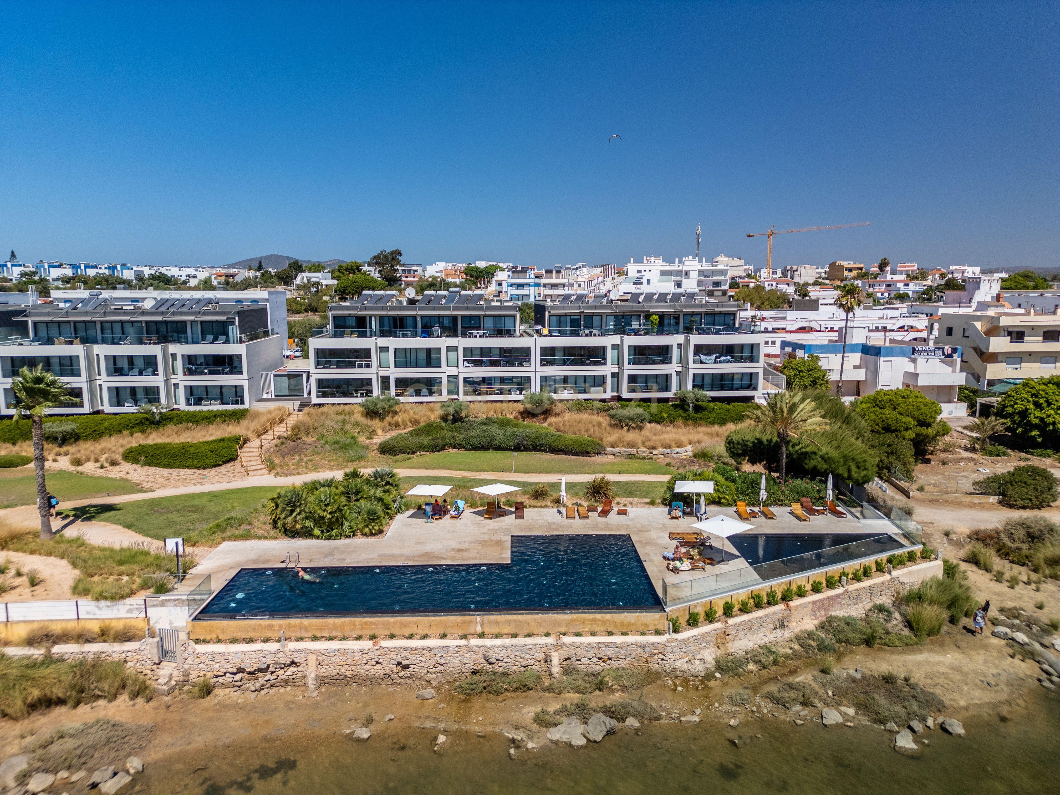 Fotografia 3 de A Pérola da Ria Formosa | T2 de Luxo na Fuseta, Com Uma Vista Absolutamente Única Sobre a Ria Formosa