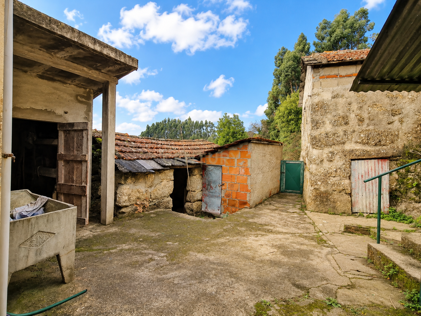 Fotografia 5 de 🏡 MORADIA TÉRREA, PENAFIEL, CAPELA 📍Apenas venda conjunta com referência C0188-01896, (Imóvel atualmente comercializado ao abrigo do Simplex) 📢 EXCELENTE OPORTUNIDADE PARA CRIAÇÃO DE PROJETO