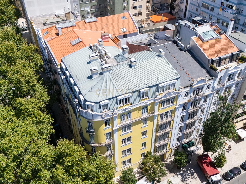 Apartamento T1 Moderno nas Avenidas Novas, Lisboa mobilado, com ar condicionado e garagem - Image 1