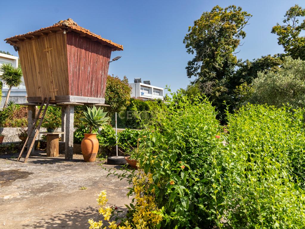 Encantadora Casa de Hóspedes em Aveiro com Jardim e Terraço - Image 17