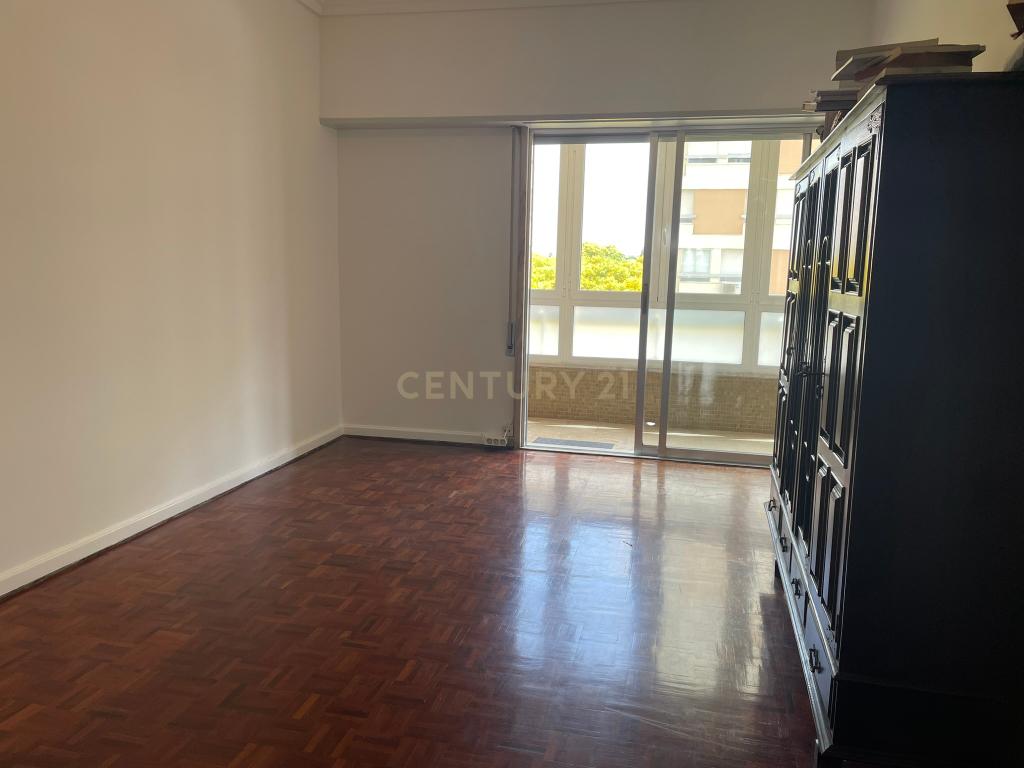 Arrenda-se Apartamento T4 na Portela — Conforto, Tranquilidade e Localização Privilegiada - Image 7