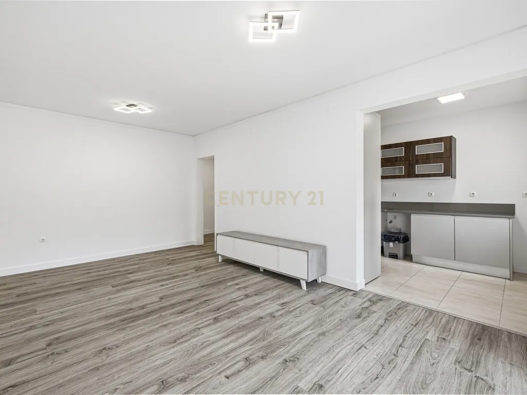 Apartamento T2 Remodelado PC Simão da Veiga Junior 1 - Santo António Dos Cavaleiros - Image 16
