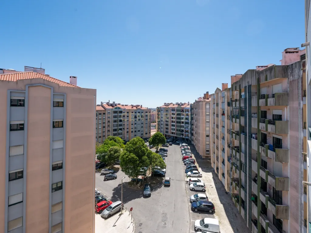 Apartamento T3 com 120m² | Sala com Lareira | Excelentes Áreas e Luz Natural em Algueirão - Image 25