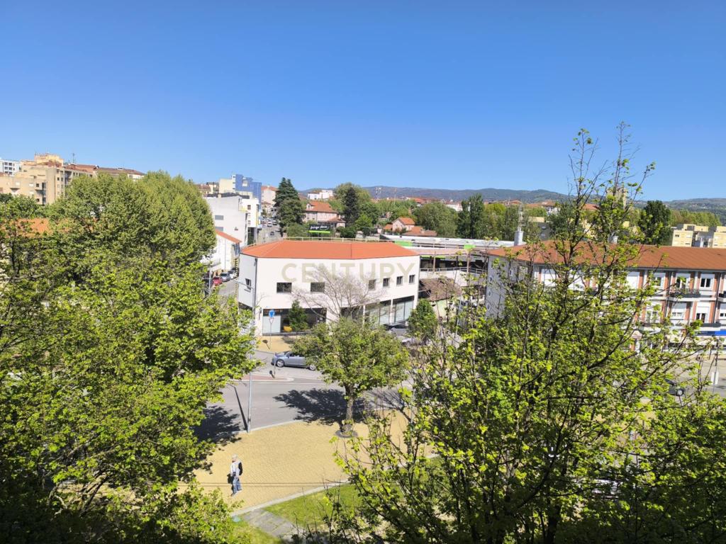 Apartamento quase novo, no centro da cidade de Chaves - Image 3