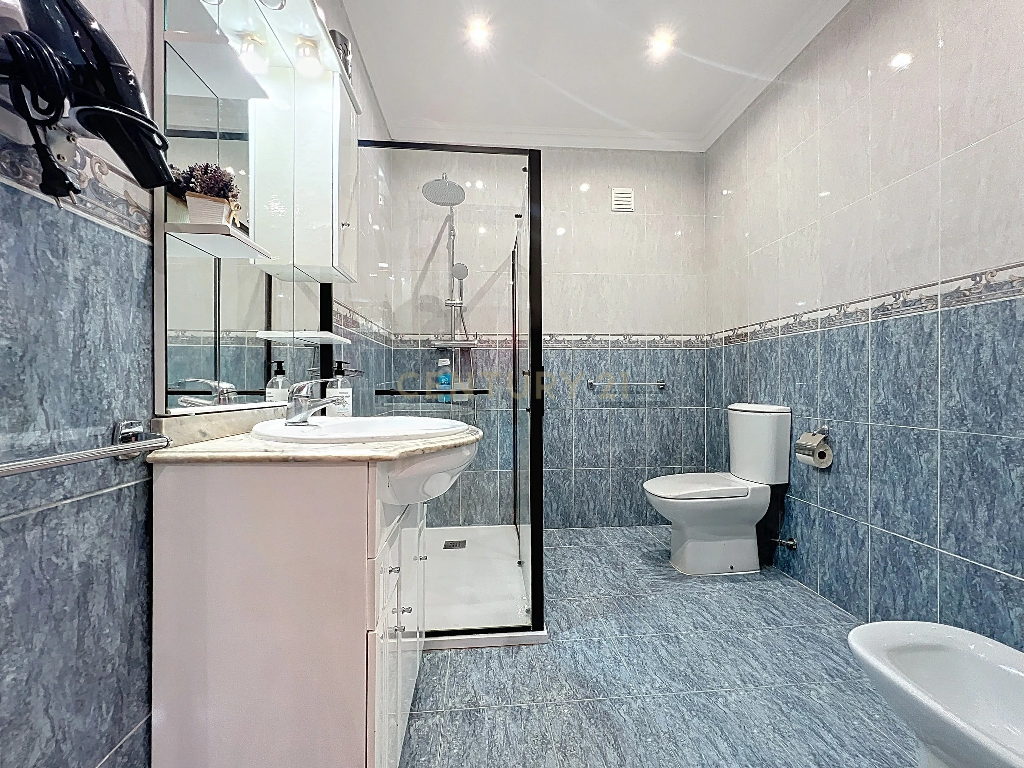 🏡 Moradia Única com Vista Mar — 3 Apartamentos | AL em Funcionamento | Feteiras, Ponta Delgada - Image 17