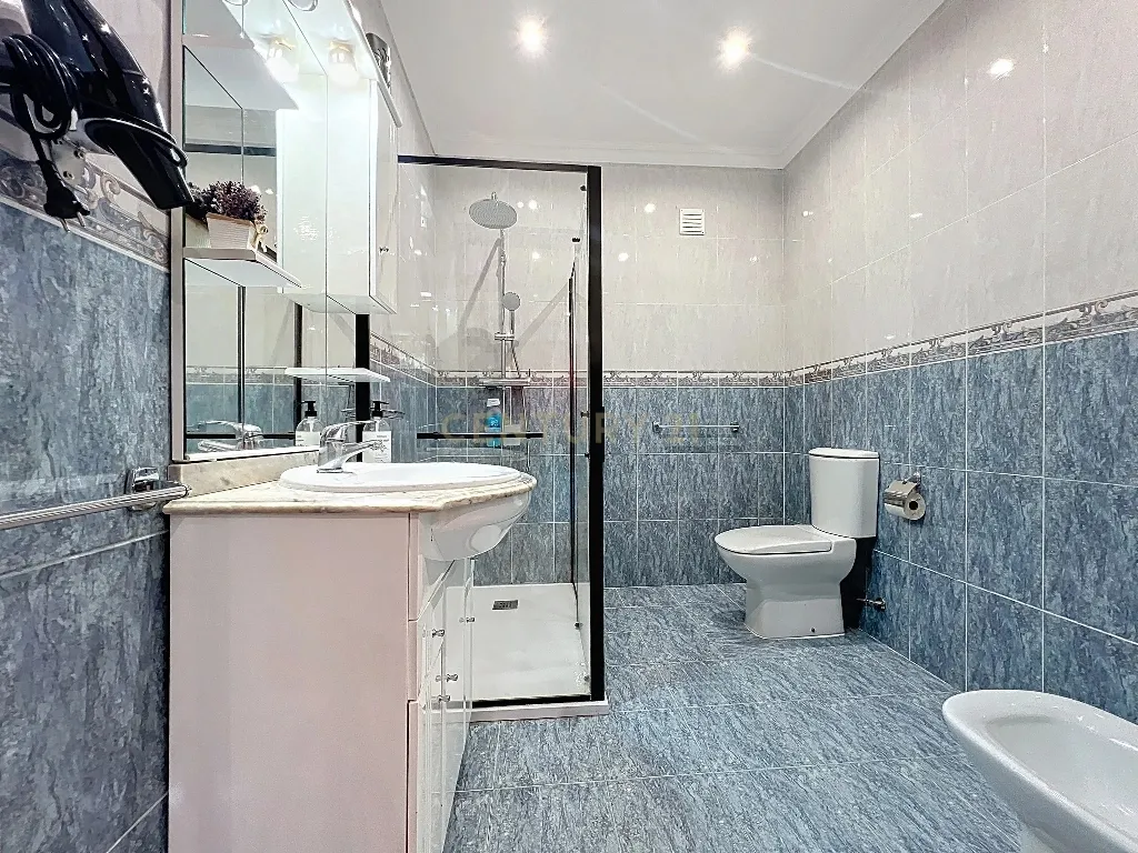 🏡 Moradia Única com Vista Mar — 3 Apartamentos | AL em Funcionamento | Feteiras, Ponta Delgada - Image 17