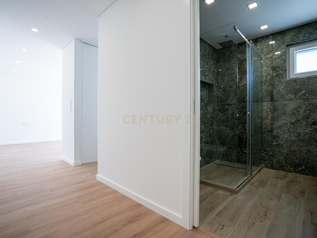Moradia Térrea com piscina e quatro suites - Image 43