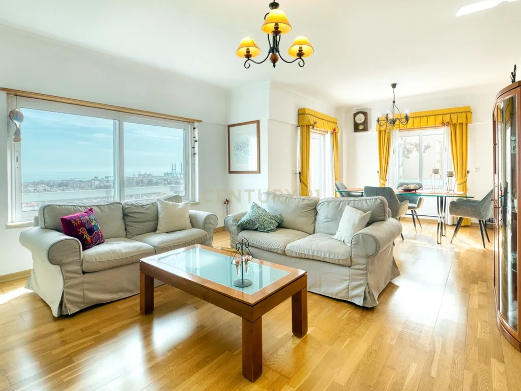 T3 espaçoso e luminoso no coração de Prior Velho - Image 1