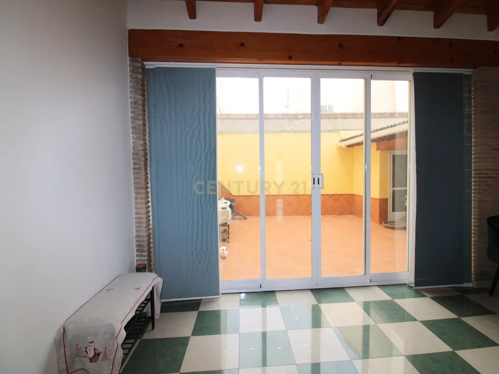 Luz, amplitude e privacidade a poucos minutos do mar — uma casa que faz a diferença - Image 24