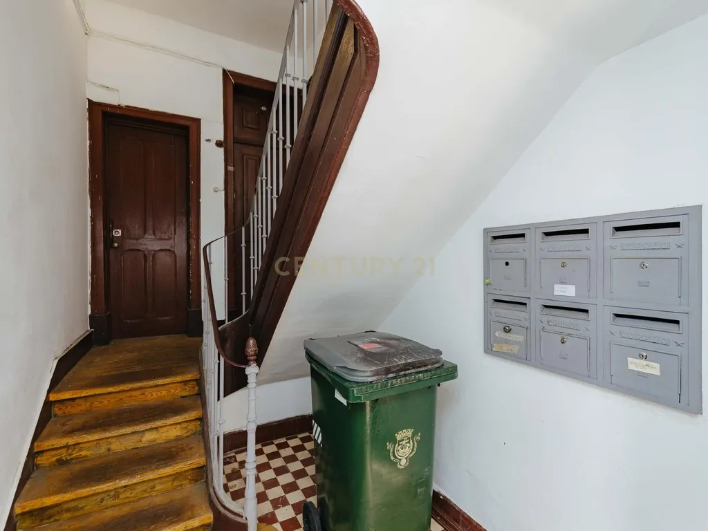 Oportunidade Única nas Olaias – Loja com Potencial para Transformação em Apartamento - Image 13