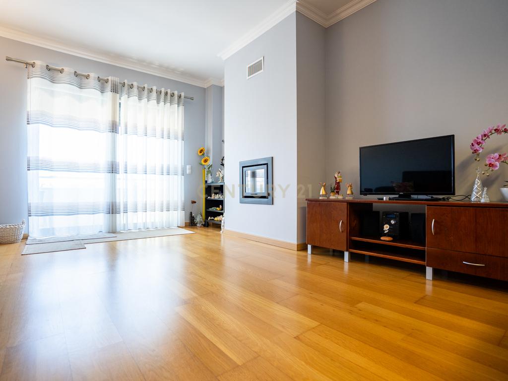 Apartamento T3 Porto Salvo - Image 3