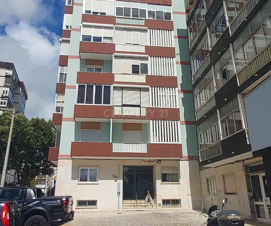 Apartamento T2 Renovado com cozinha equipada -  Odivelas  - Image 22