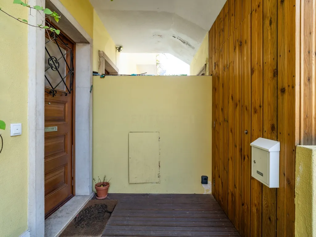Apartamento T3+1 com logradouro e estacionamento privativos e sótão independente rentabilizado – Bairro Norton de Matos - Coimbra - Image 29