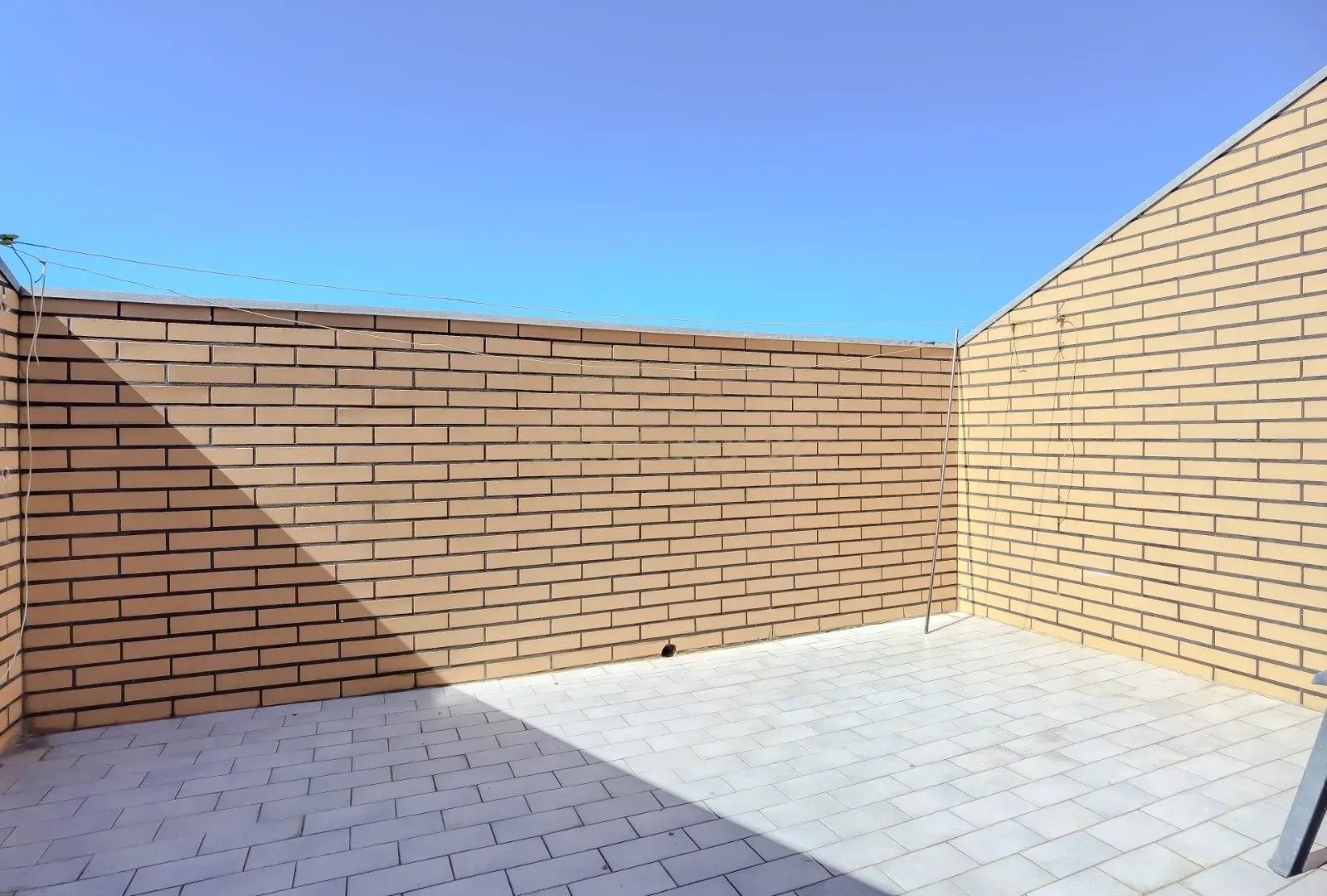 T3 Duplex com Varanda, Terraço e Garagem Box – Canidelo, a 5 min da Praia - Image 32