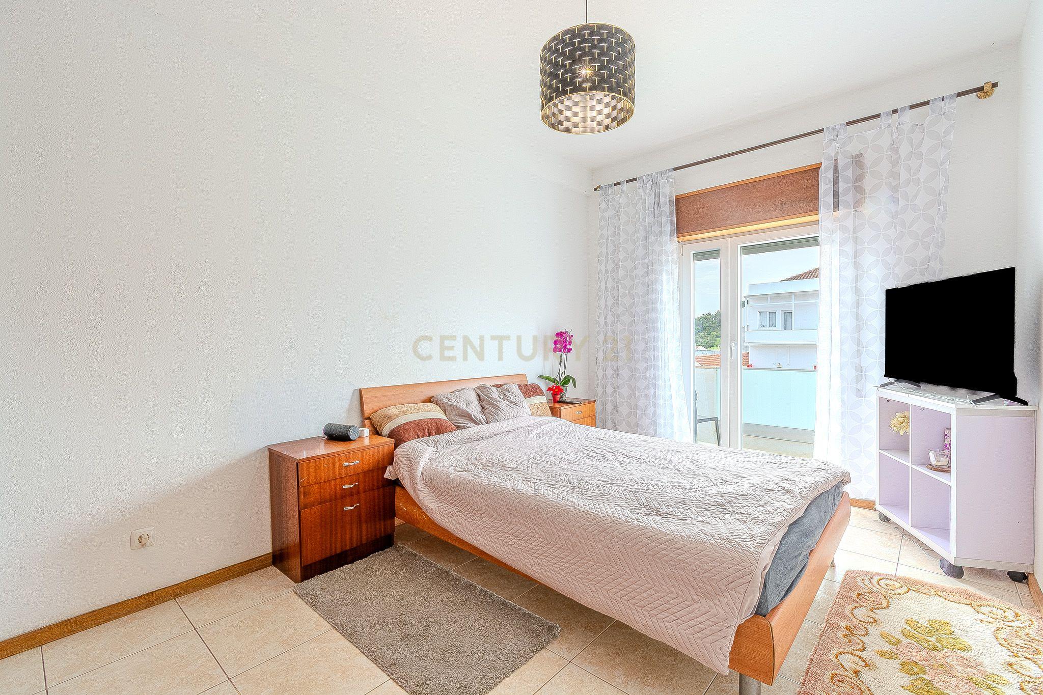 Fotografia 12 de Apartamento T2 com Espaços Exteriores e Arrecadação