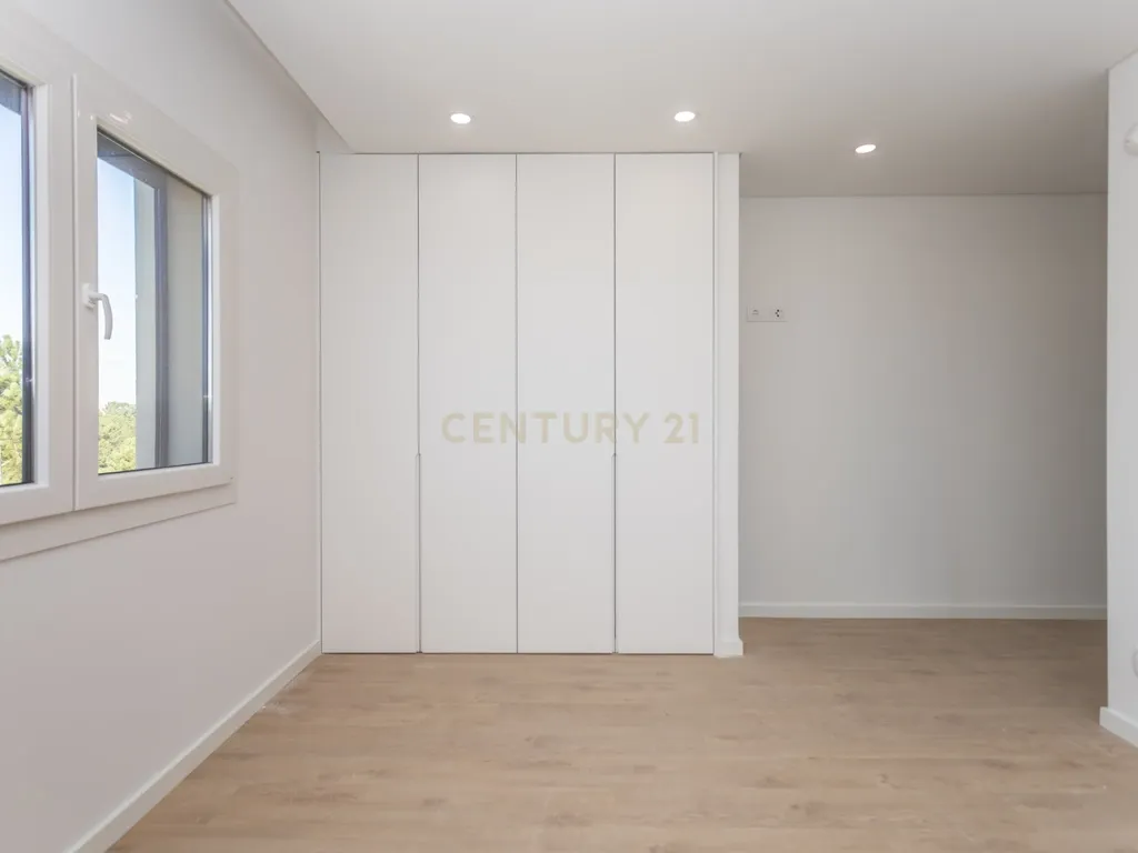 Carisma e boas áreas na sua Moradia Nova T4 Suites!!! no Pinhal do General - Image 74