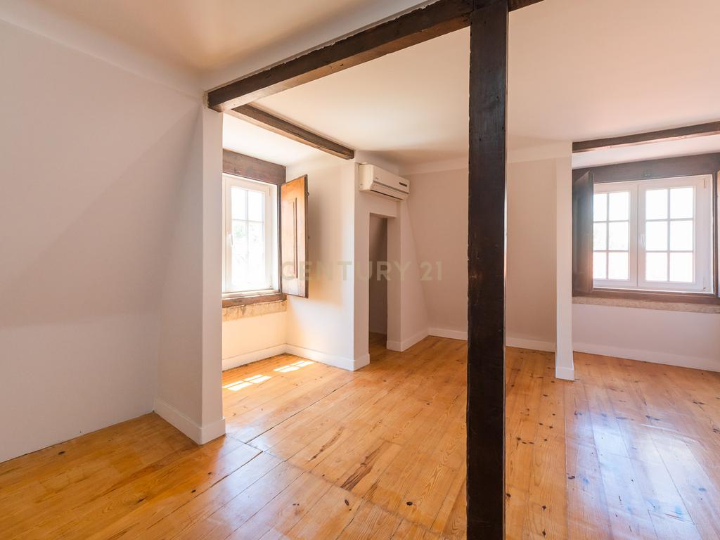 Excelente Apartamento T2 | Janelas Verdes - Image 32