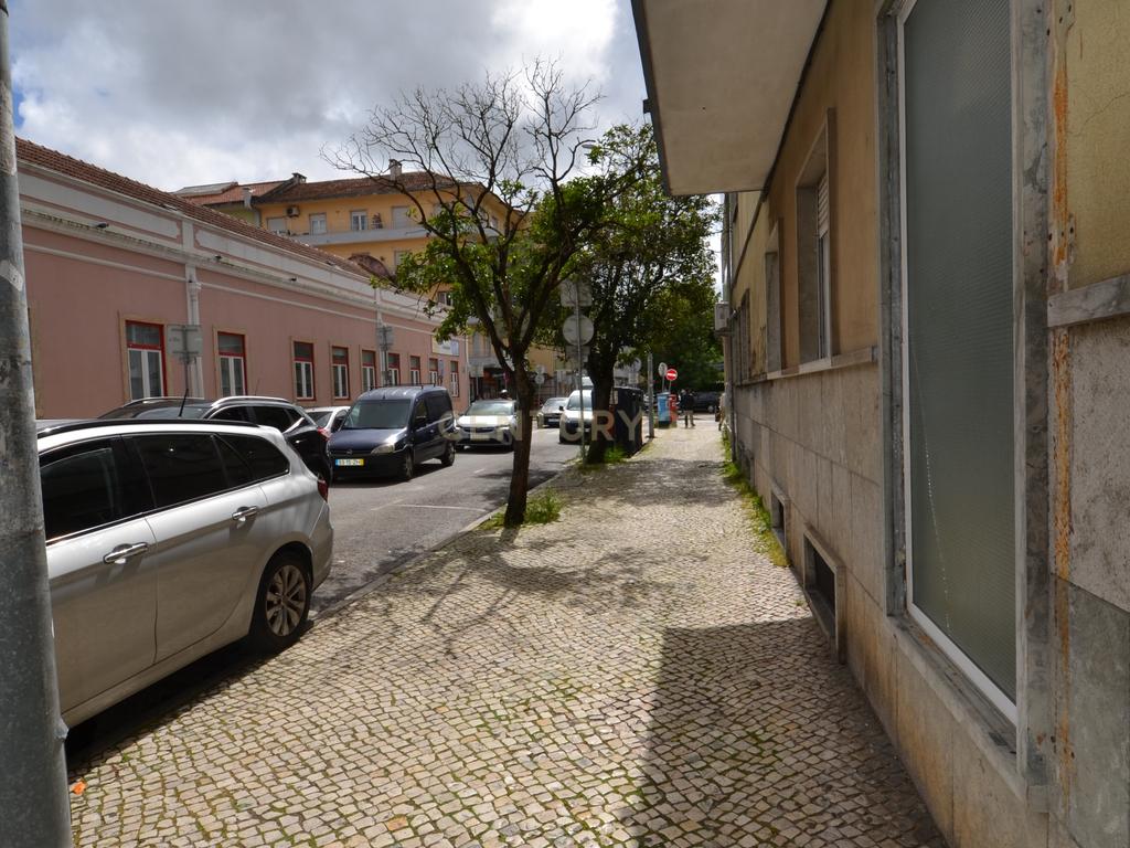 Apartamento T3 com Terraço/Pátio - Amadora  - Image 21