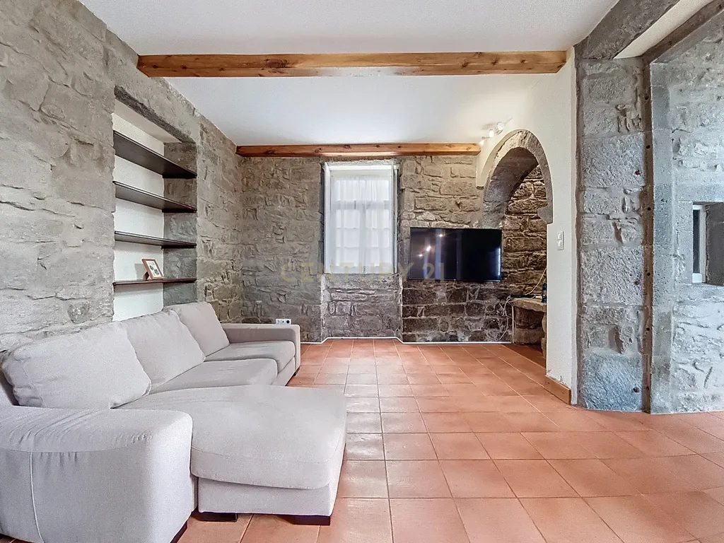 Rústico de Luxo – Moradia Renovada com Vista Mar Deslumbrante - Image 25