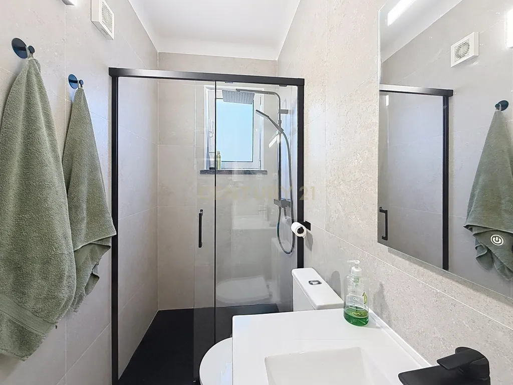 Moradia isolada com amplo terreno de 1.350 m², junto a Alcobaça - Image 59