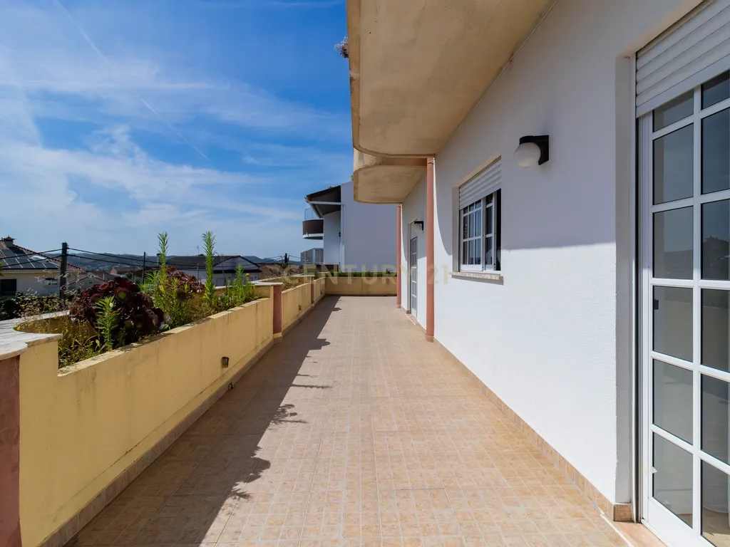 Espaçoso Apartamento T3 na Freixianda com Terraço - Image 17