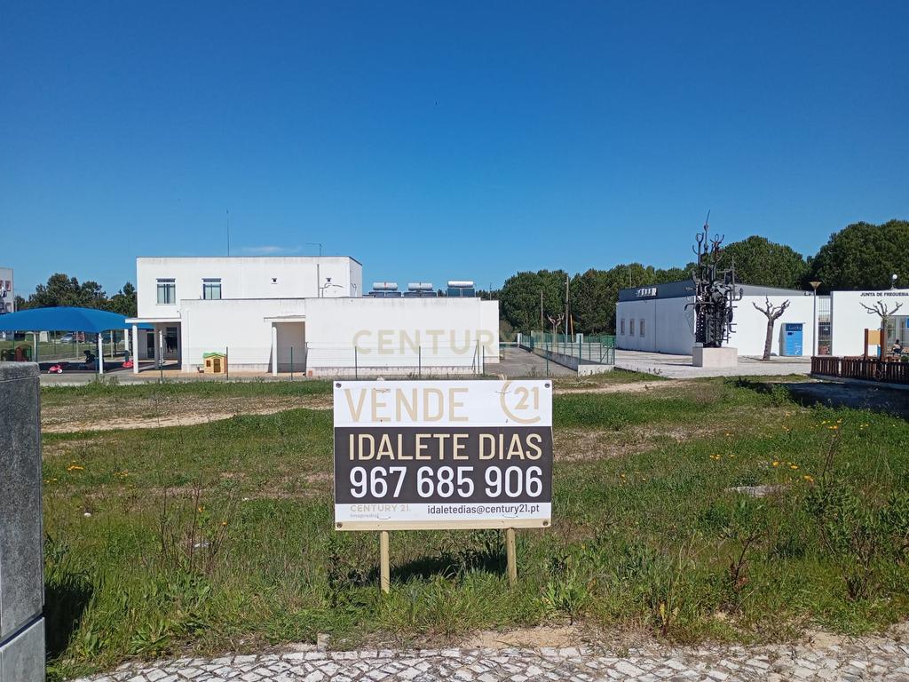 Terreno Urbano para construção de prédio com 3 andares, situado perto do novo aeroporto do Montijo - Image 6