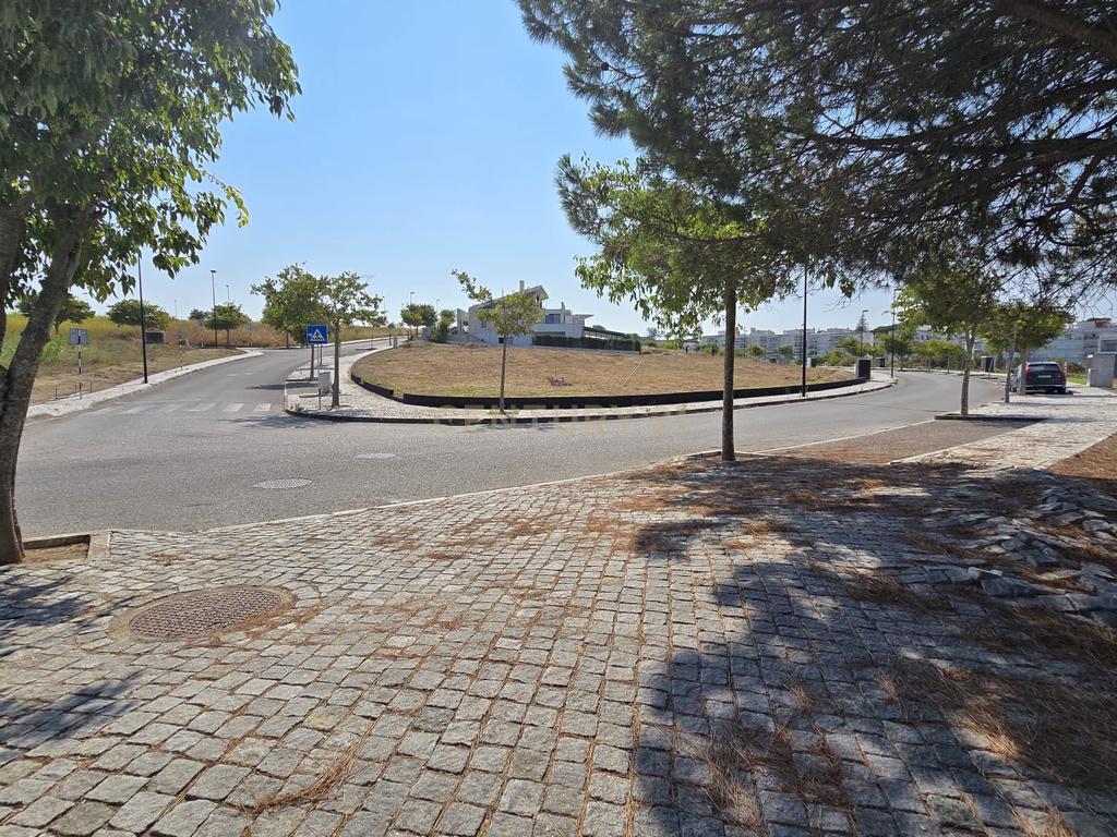 752 m² de Exclusividade num Novo Condomínio na Aldeia dos Capuchos. - Image 4