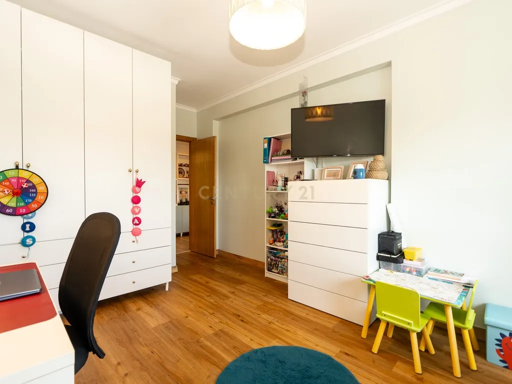 ** ESPECTACULAR APARTAMENTO T2 REMODELADO, NA URBANIZAÇÃO DA ANTA ** - Image 37