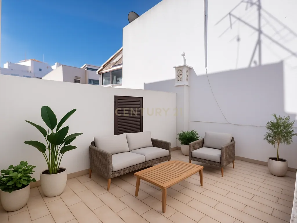 Moradia com 3 Quartos, Quintal e Terraço – Excelente Localização em Albufeira - Image 20