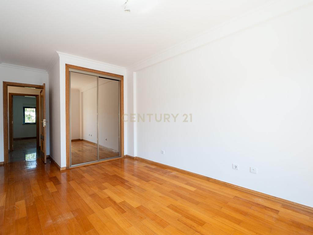Apartamento T3 Janelas do Parque no Montijo - Image 24