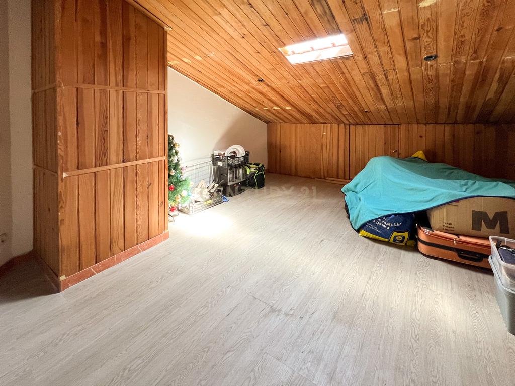 Apartamento T2 com Sótão e garagem - Torres Vedras - Image 18