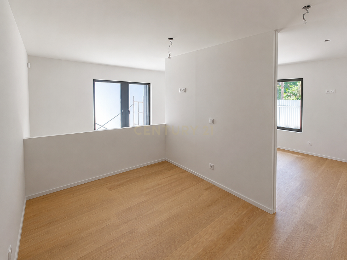 Fotografia 11 de T1+1 Duplex com Pátio e Jardim | FONTEDAMOURA80 | Aldoar