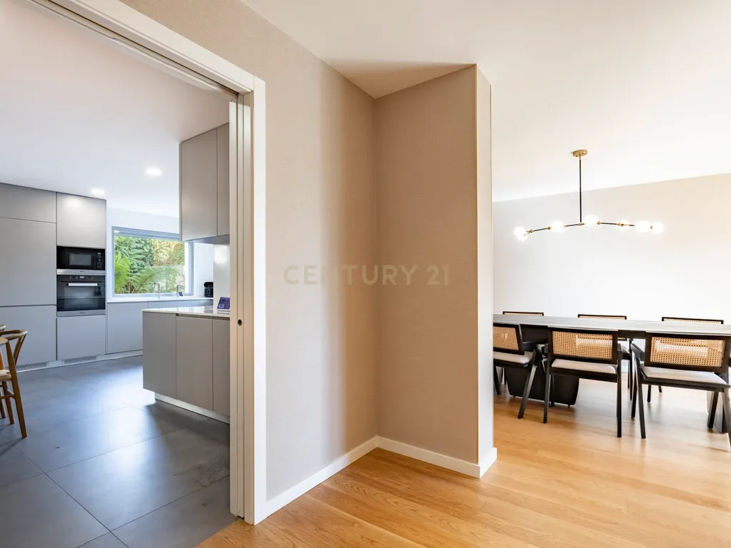Moradia T5 de Luxo com Piscina, Ginásio, Sauna e Garrafeira em Birre, Cascais - Image 22