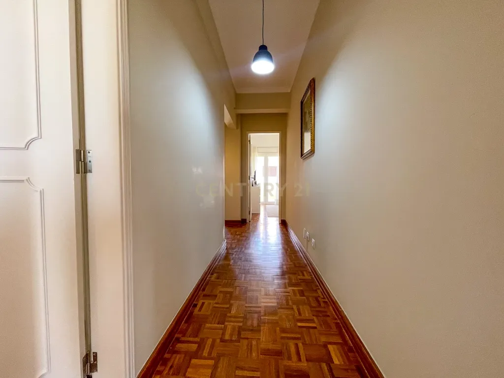 Moradia T5 com Piscina na Marisol - Almada - Image 19