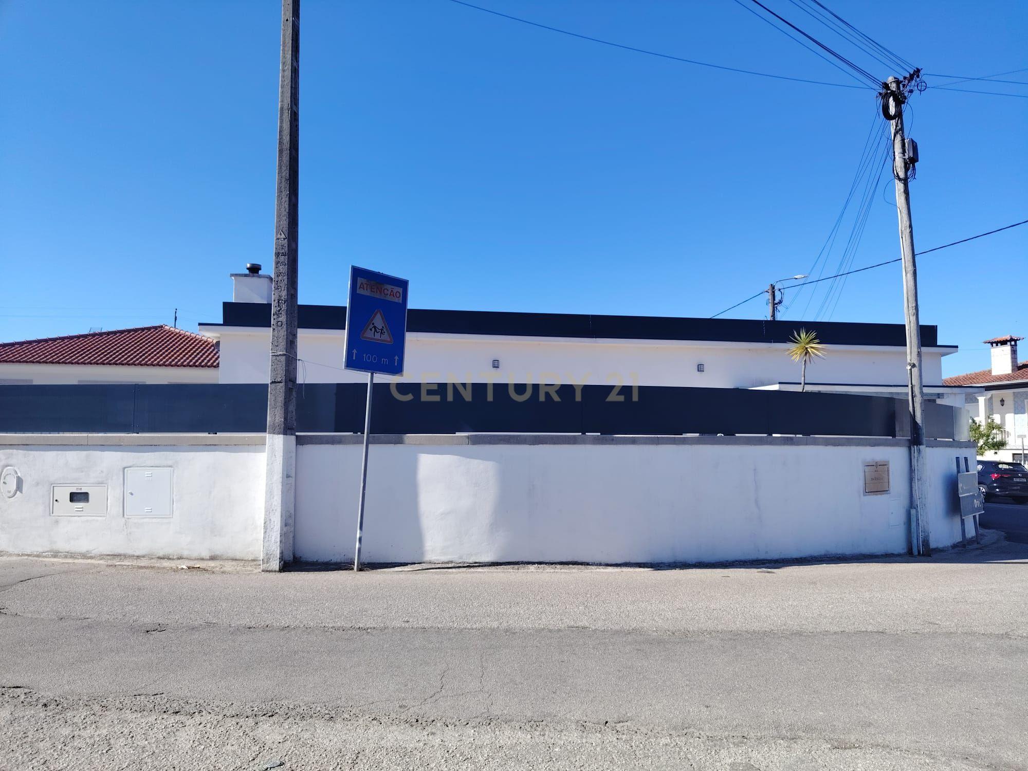 Fotografia 6 de Moradia térrea T2+1 restaurada na Póvoa do Valado ⚠️ Este imóvel encontra-se registado como comércio, em processo de alteração de afetação para habitação
