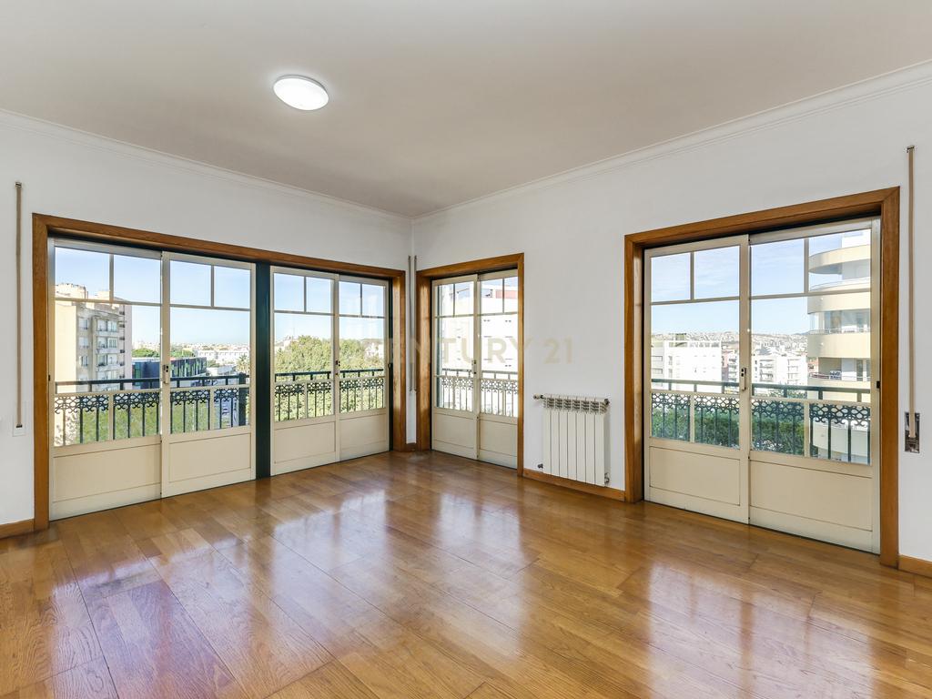 Apartamento T3+Box em Telheiras – Rua Fernando Lopes Graça - Lisboa - Image 5