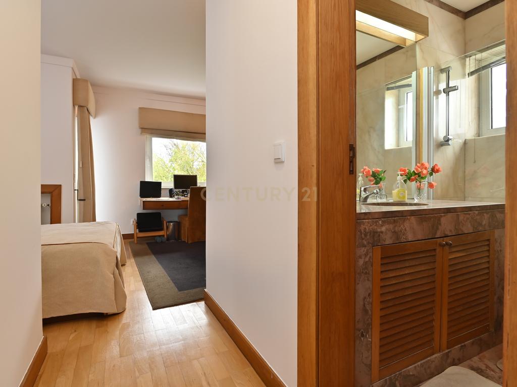 Luxuosa Moradia Isolada na Serra de Carnaxide com Piscina  - Image 32
