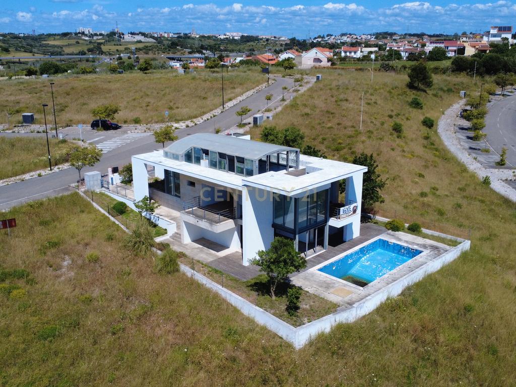 Moradia de Arquitetura Contemporânea na Aldeia dos Capuchos, Vista Mar, Rio e Cidade, com Garagem, Elevador, Piscina e Cobertura com Vista Panorâmica 360º. - Image 22