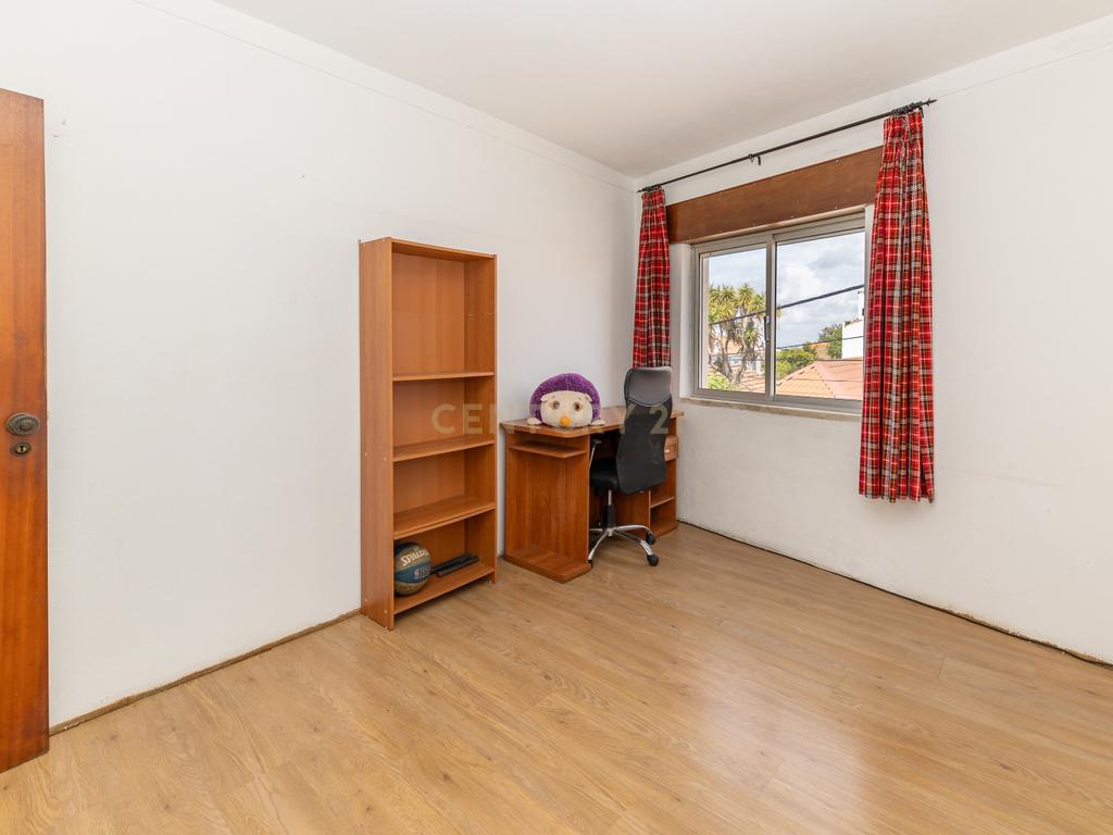 Moradia T3 na Quinta do Anjo com Vista Panorâmica e Garagem - Image 42