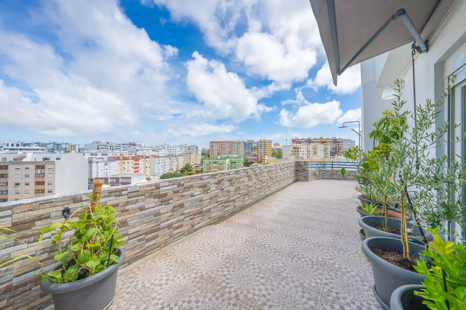 Fotografia 2 de Apartamento Único com 268m2 no Último Andar com Terraço Extraordinário em Setúbal
