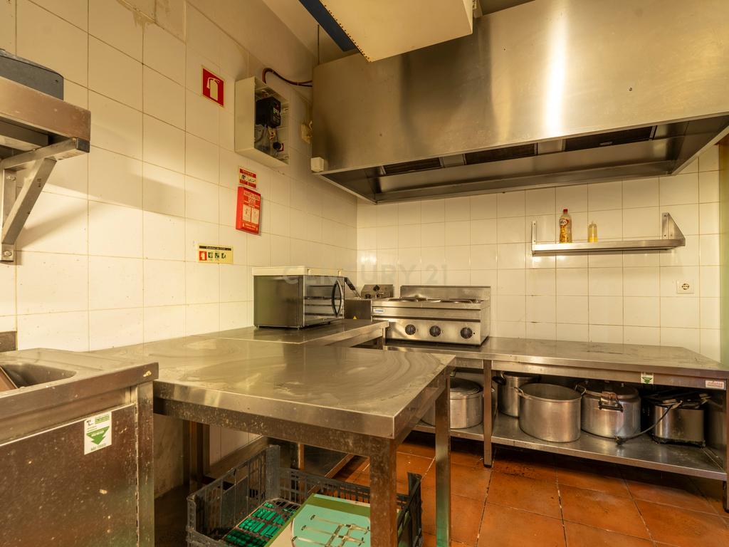 OPORTUNIDADE! ESPAÇO DE RESTAURAÇÃO MUITO BEM DECORADO E TOTALMENTE EQUIPADO EM LOCALIZAÇÃO CENTRAL DE LISBOA, GRANDE POTENCIAL PARA O SEU NEGÓCIO! - Image 20