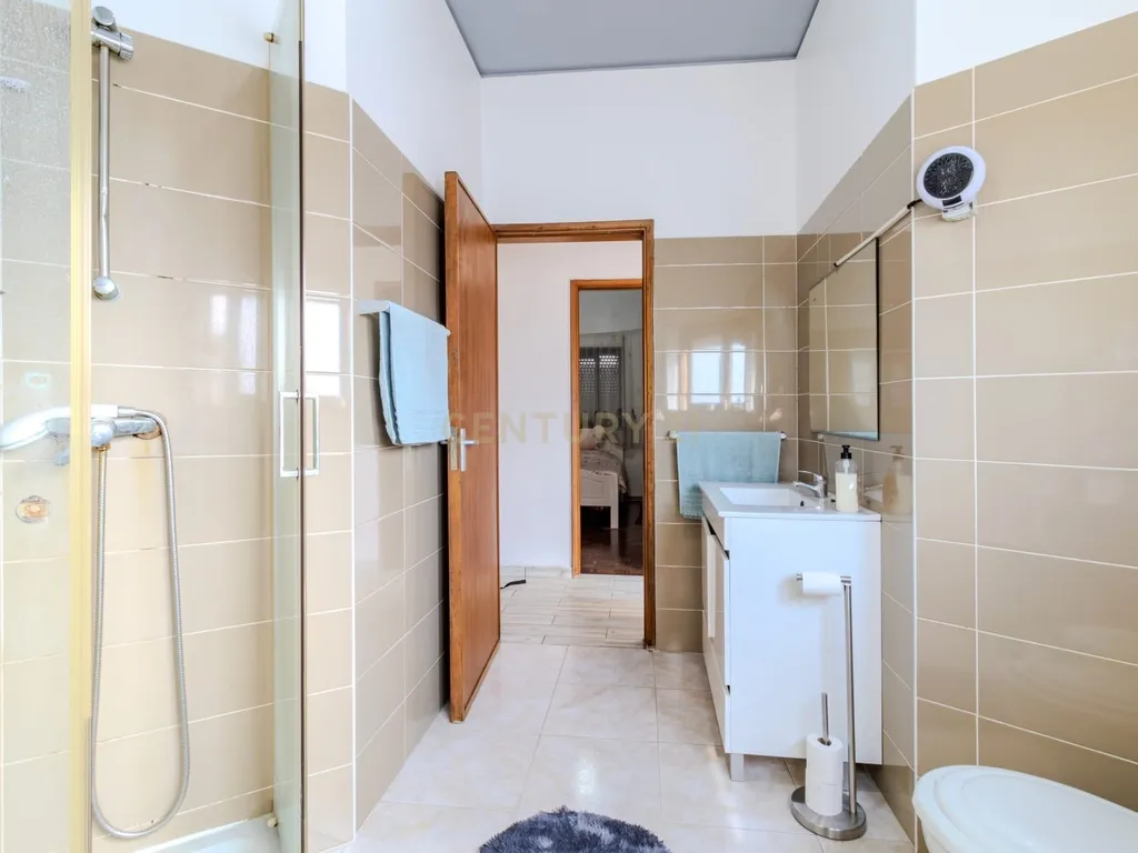 Moradia T3 + T1 + Espaço Comercial – Oportunidade Única no Centro da Vieira de Leiria - Image 29