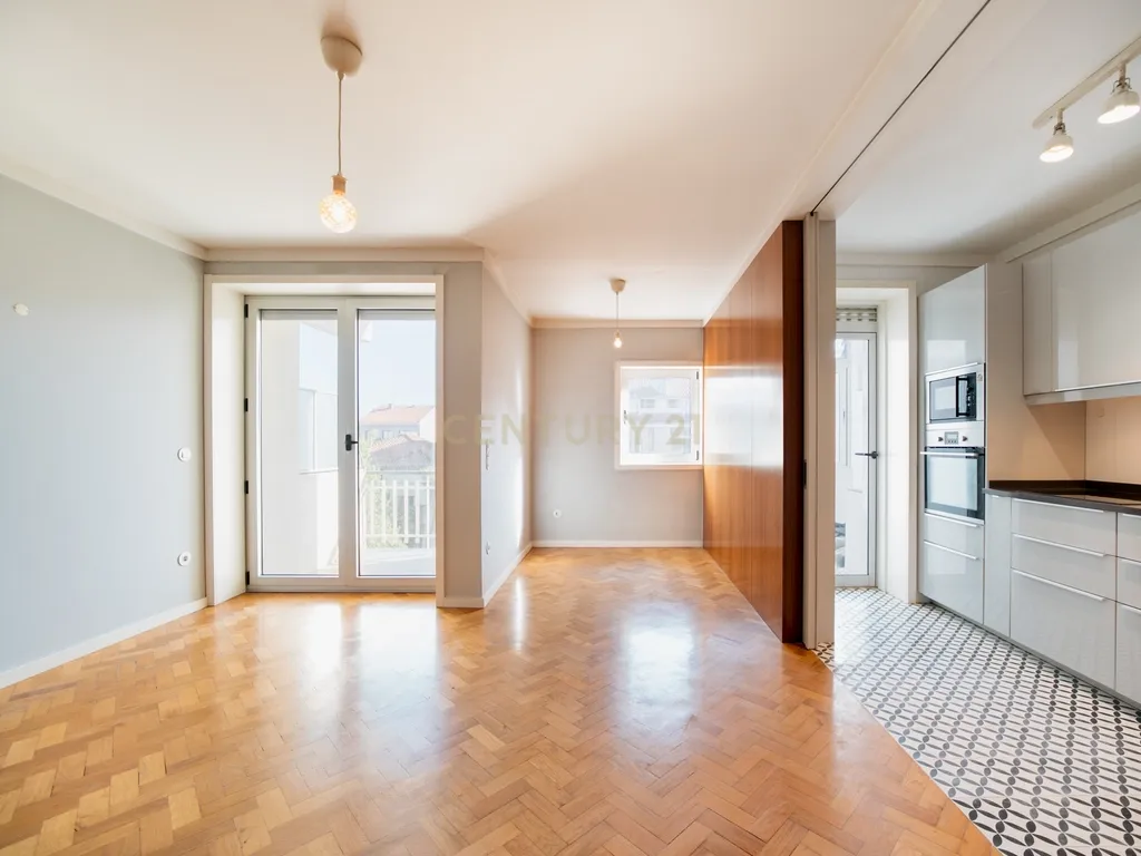 Apartamento T2 na Rua Manuel Carqueja - junto à Praça Velasquez - Porto - Image 6