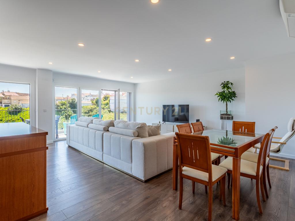 Apartamento T3 Luminoso e Recente na Ramada – Viva com Qualidade! - Image 4