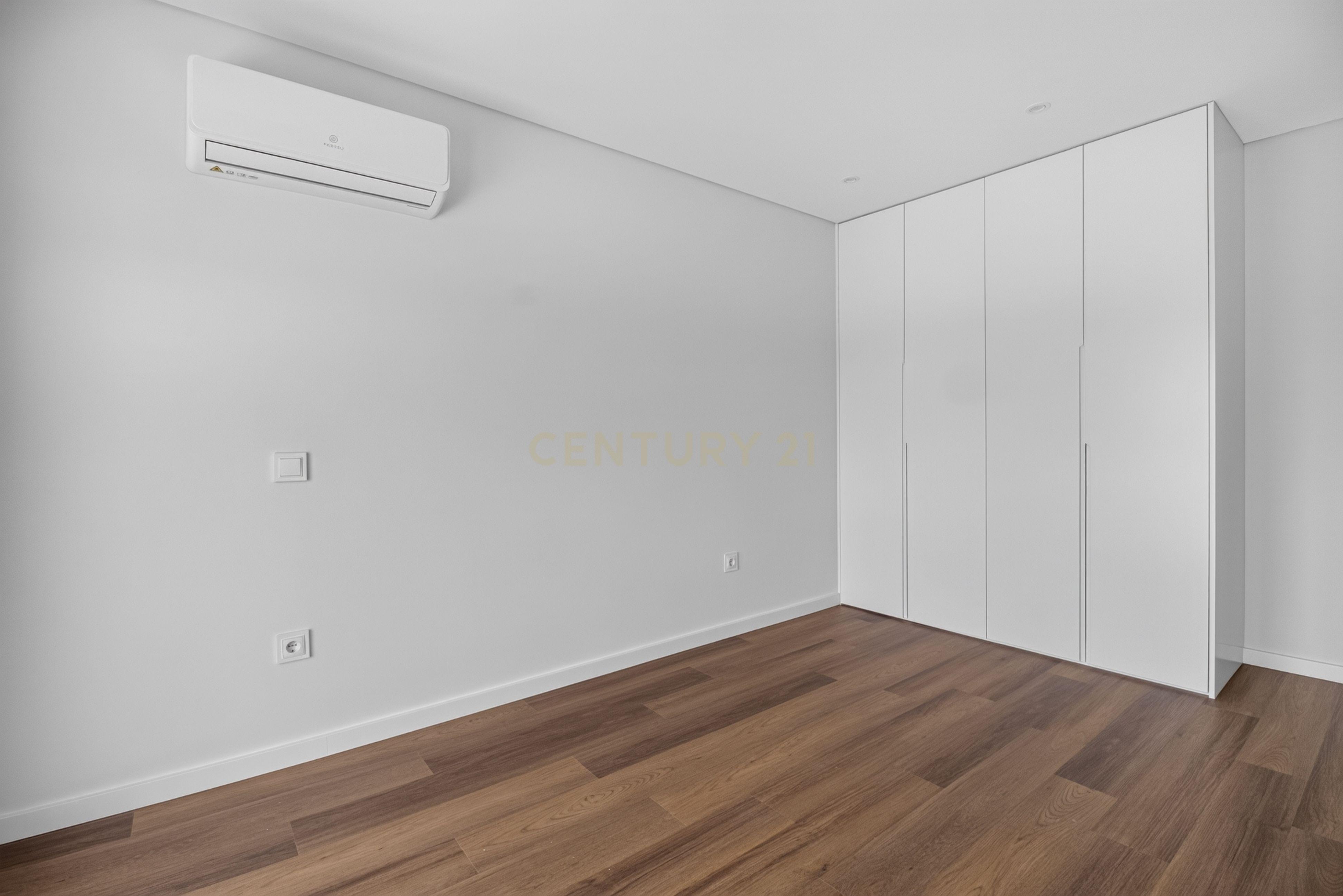 Fotografia 5 de T3 Novo em Ferreiros, Braga | Suíte com Closet + 2 Quartos com Closet e Varanda Panorâmica