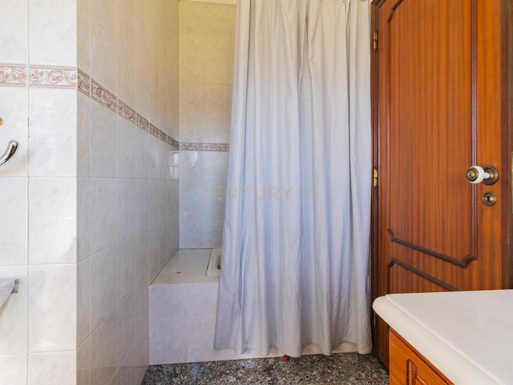 Moradia T5 com terreno - Image 25