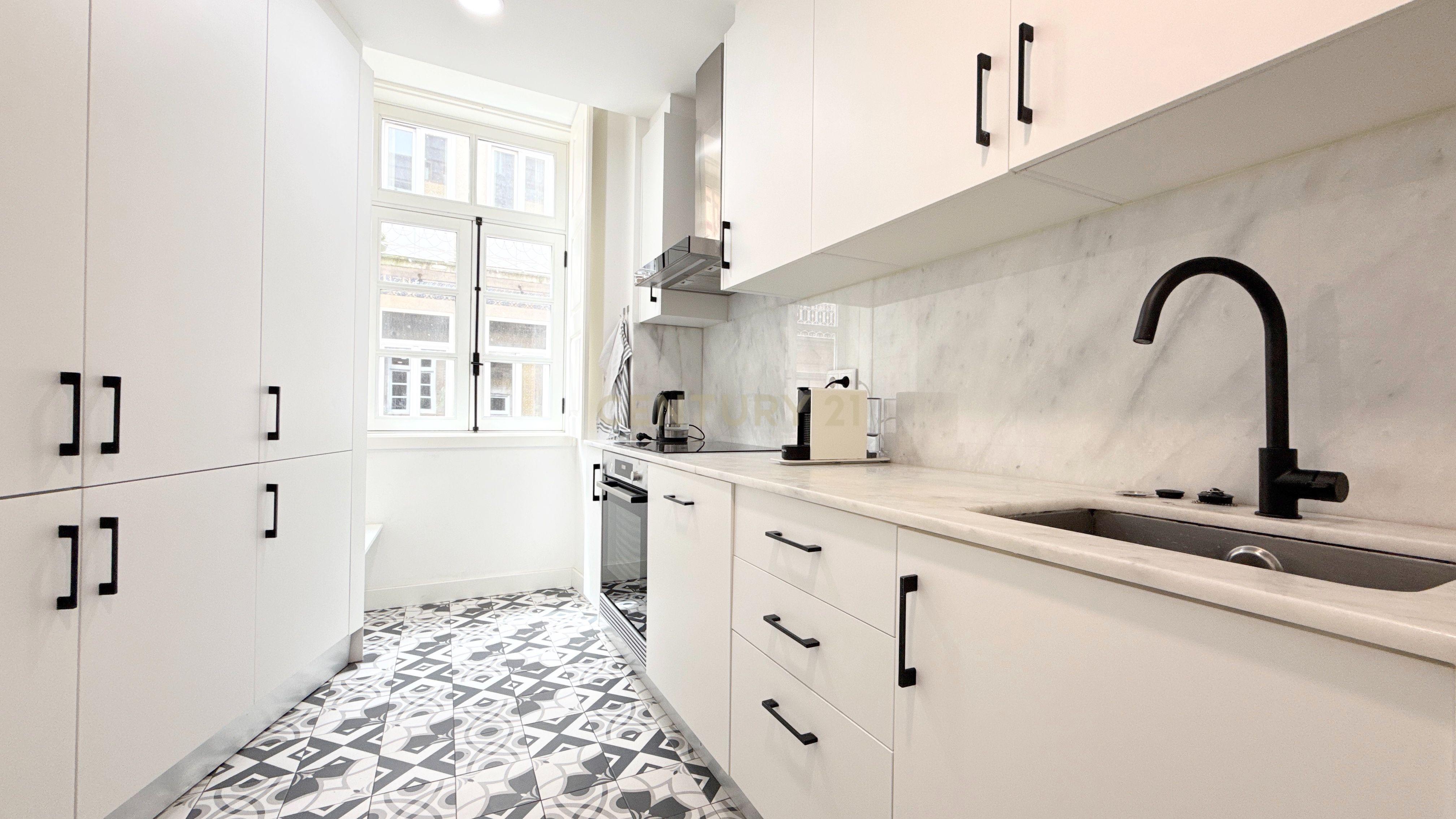 Fotografia 9 de Apartamento T2 com terraço e fachada histórica no centro do Porto
