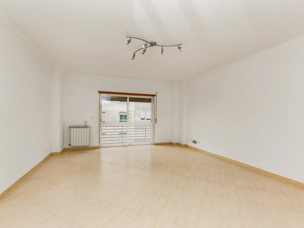 Apartamento T2 C/Elevador em Belas - Image 7
