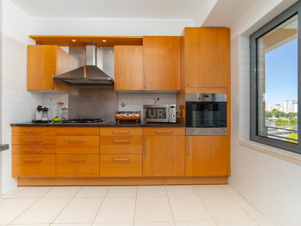 Apartamento T2 de Luxo Mobilado para arrendamento no Condomínio Pateo Central - Image 21